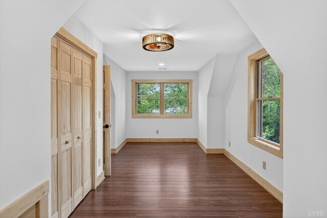 Building Photo - 308 Acres Ct