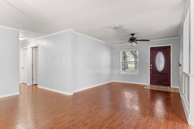 Building Photo - 8806 Fox Hollow Dr