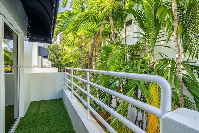 Building Photo - 2945 Bridgeport Ave