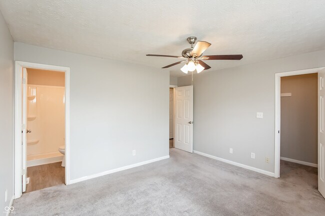 Building Photo - 607 Woods Crossing Dr