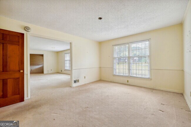 Building Photo - 5140 Lakewood Dr