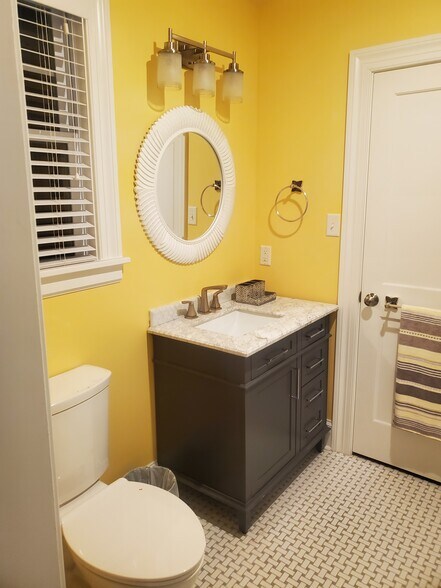 Bathroom - 1018 W 45th St