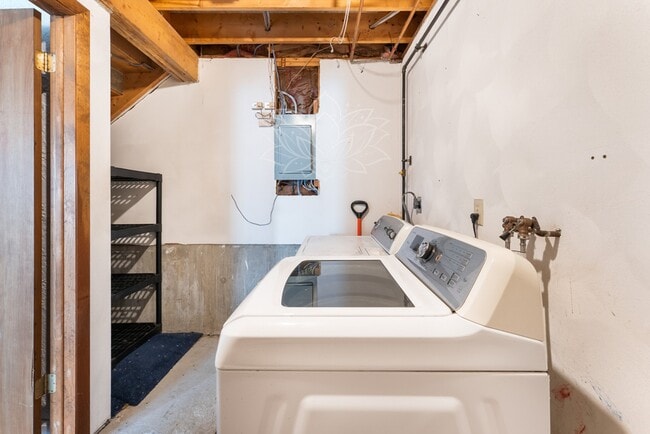 Building Photo - 621 N Rogers Ave