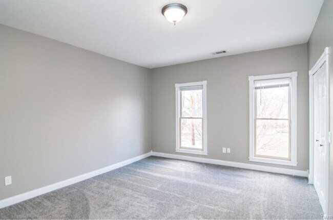 Building Photo - 342 Park Dr