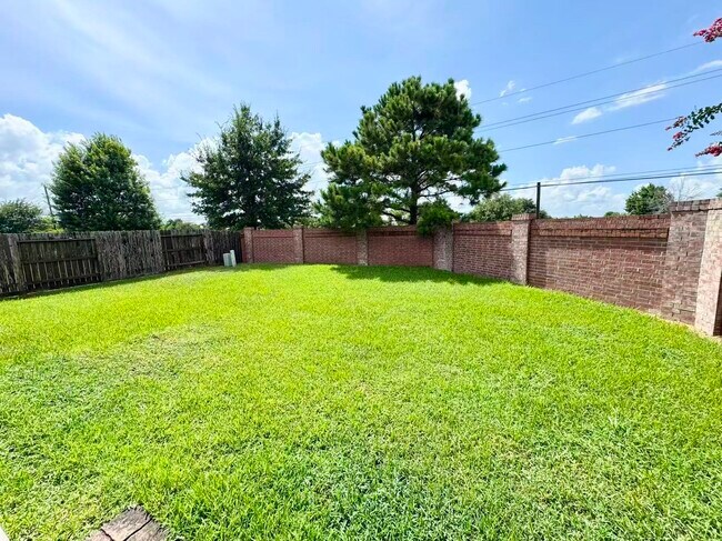 Building Photo - 11015 Walts Run Ln