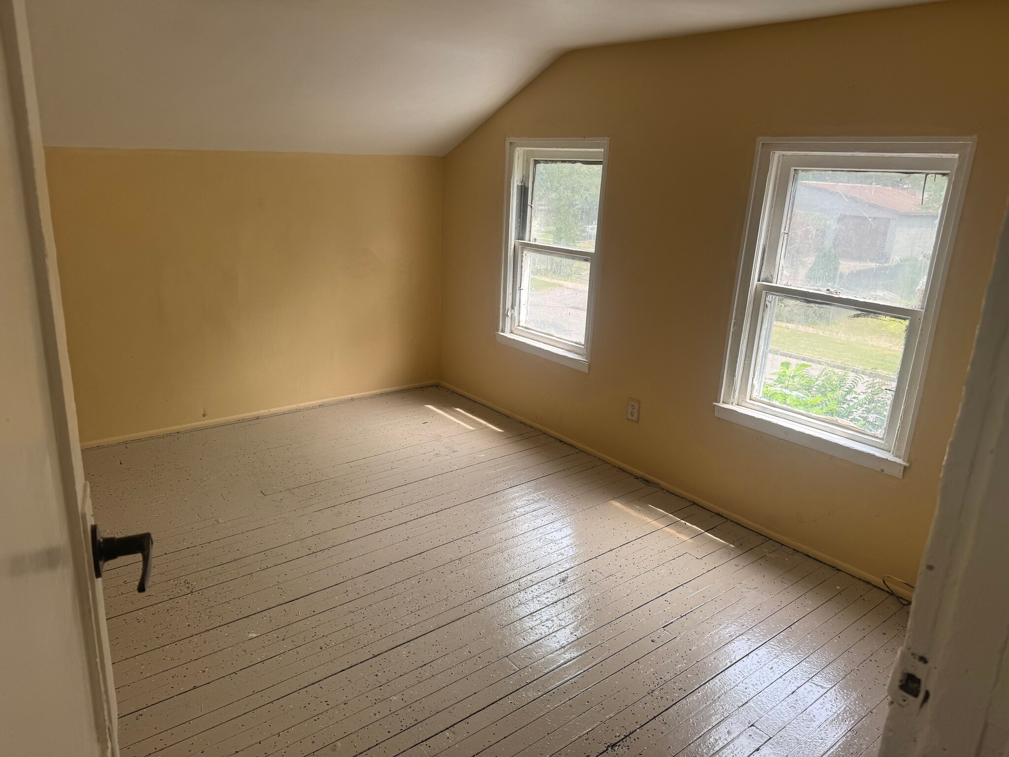 Up bed - 143 York St
