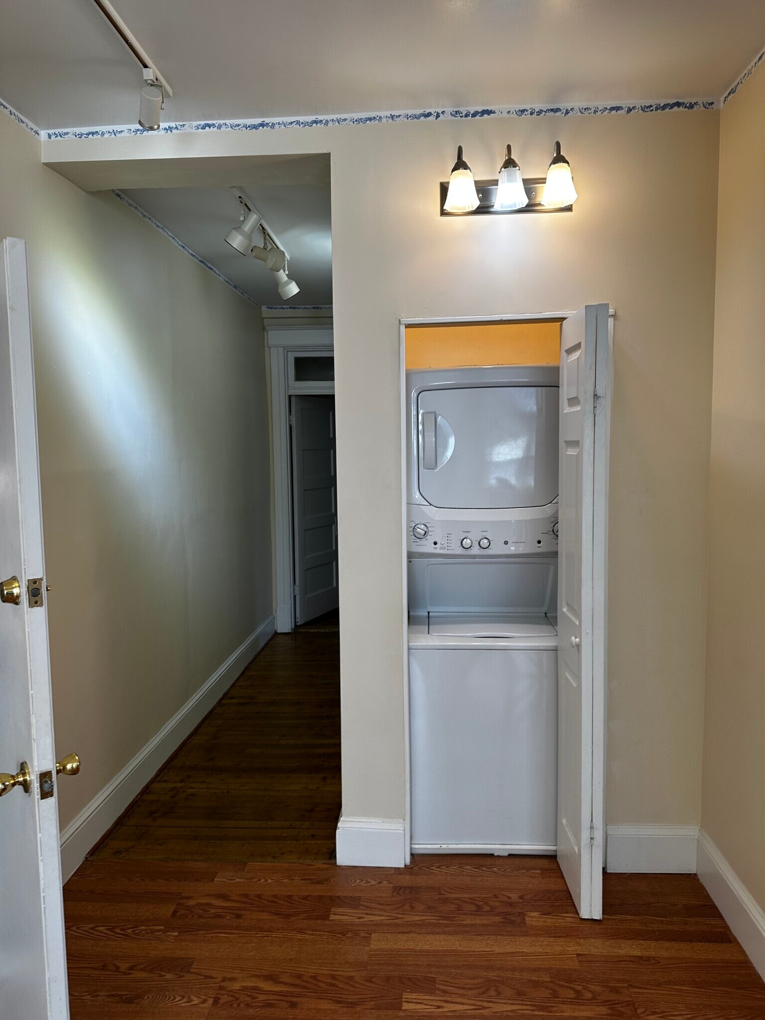 Building Photo - 1315 Park Rd NW