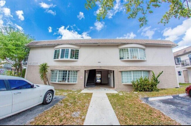 Primary Photo - 5333 NW 18th St