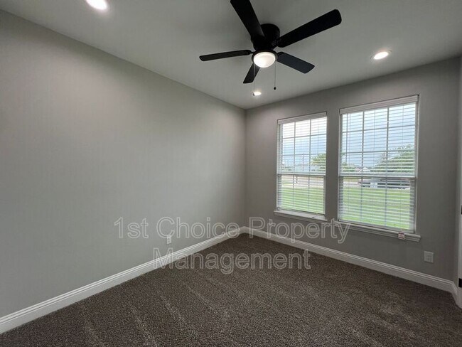 Building Photo - 5413 Harrys Pl