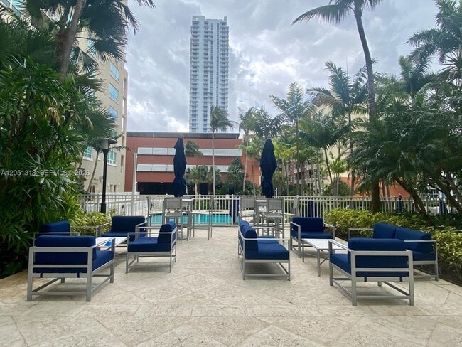 Building Photo - 2000 N Bayshore Dr