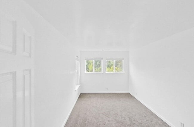 Building Photo - Spacious 4-Bedroom Home with Stunning Hilltop Views in Fortuna, CA