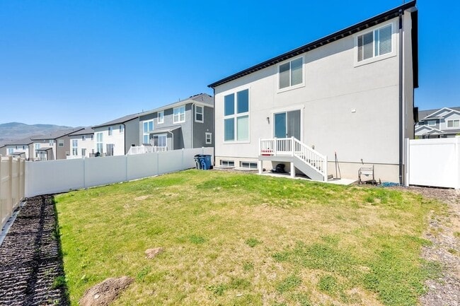 Building Photo - 106 N Midland Dr