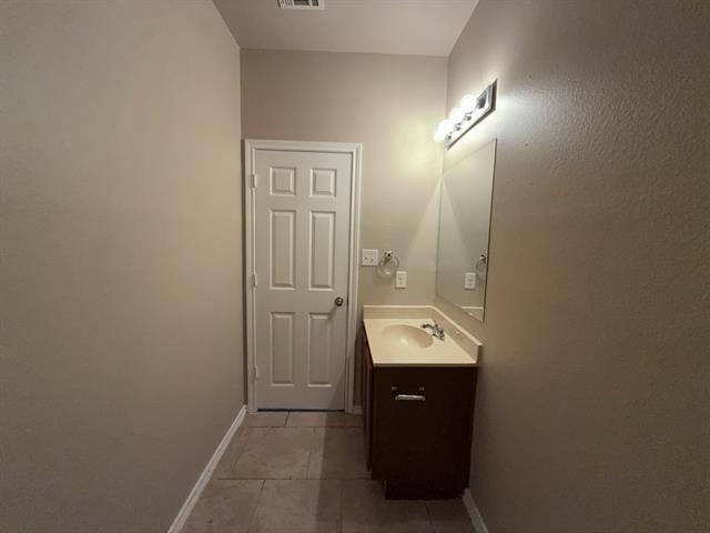 Building Photo - 704 E College St