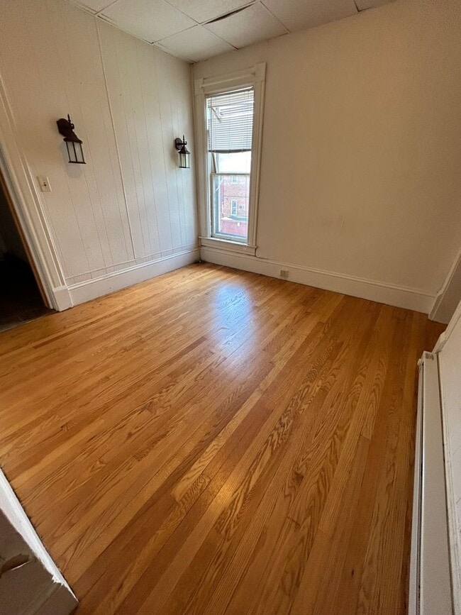 Building Photo - 2 Bedroom 1 Bathroom Apartment