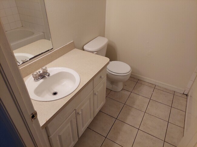 Building Photo - 1000 13th Ave S