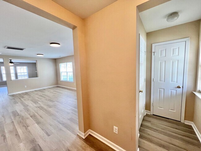 Building Photo - 2829 Roundleaf Ct