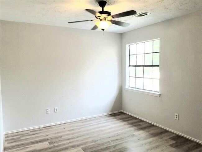 Building Photo - 9315 Bristlebrook Dr