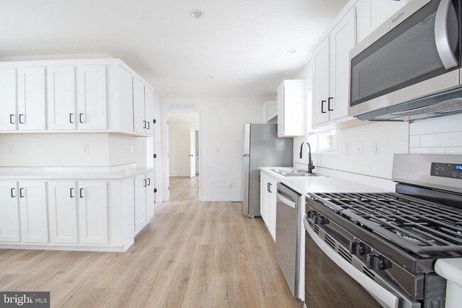 Building Photo - 161 Carnation Dr