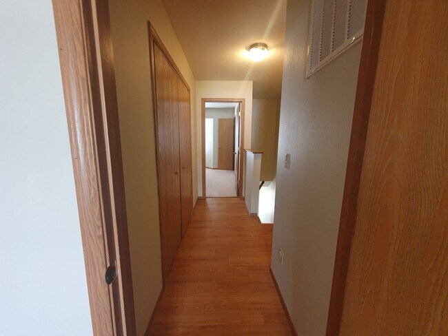 Building Photo - 20390 Skyview Dr