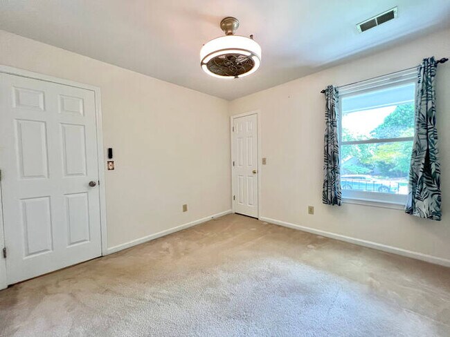 Building Photo - 104 Weatherby Ct