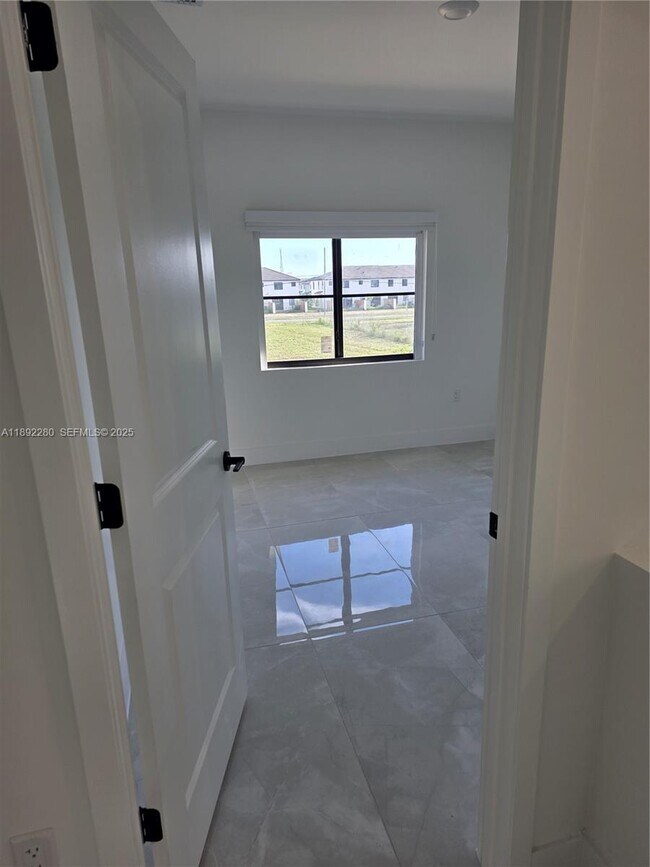 Building Photo - 1402 NW 1st St