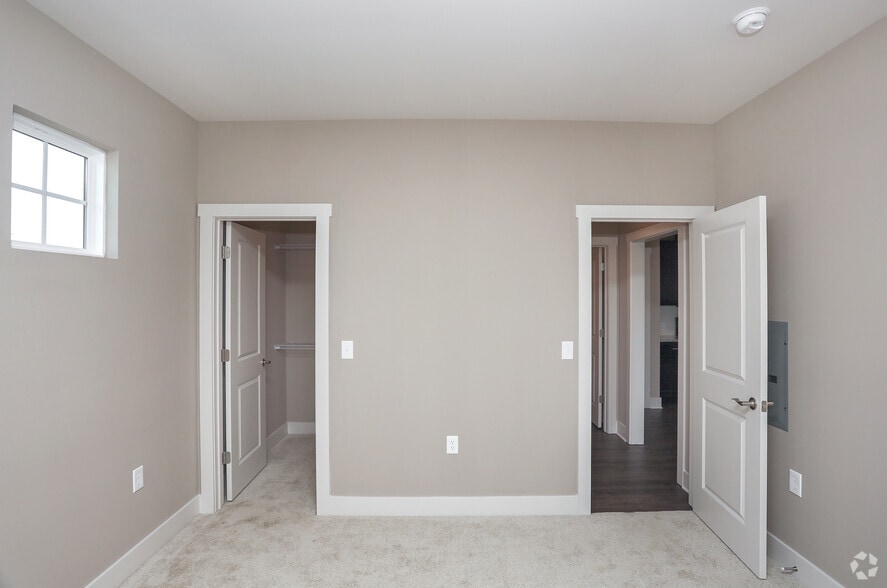 1BR, 1BA - 800 SF - Charlestown on the Monon