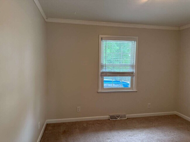 Building Photo - 3BR/2BA Durham Duplex | Utilities Included | Move-In Special: $500 Deposit | Near Duke