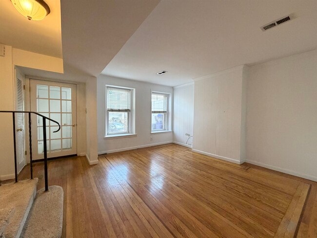 Building Photo - 7 Whitman Ave