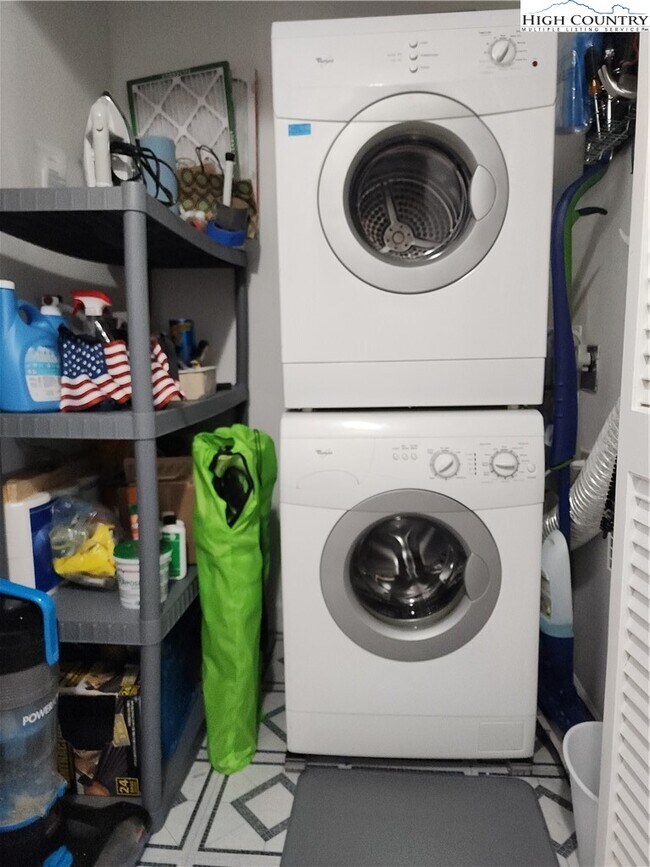 Building Photo - 303 Sugar Top Dr