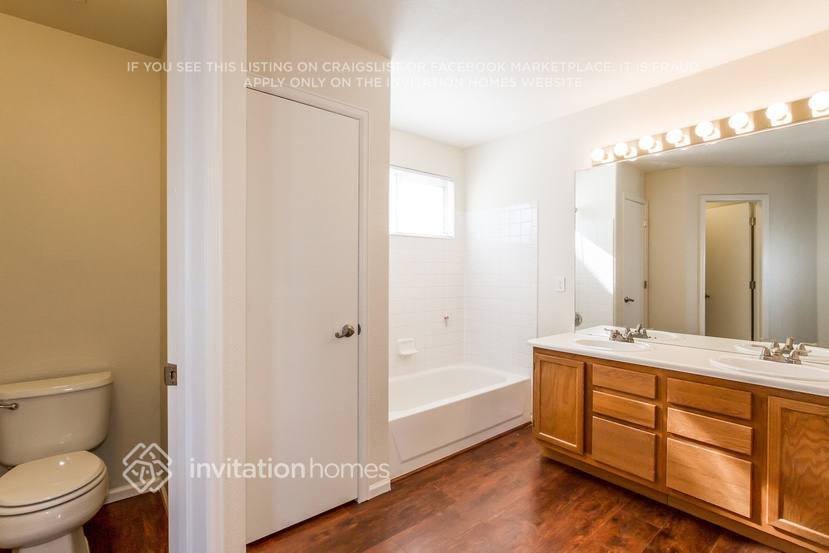 Building Photo - 4992 N Silverlace Dr