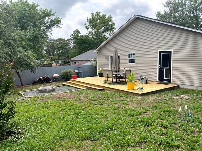 Building Photo - FURNISHED MONTHLY RENTAL AVAILABLE AUGUST ...