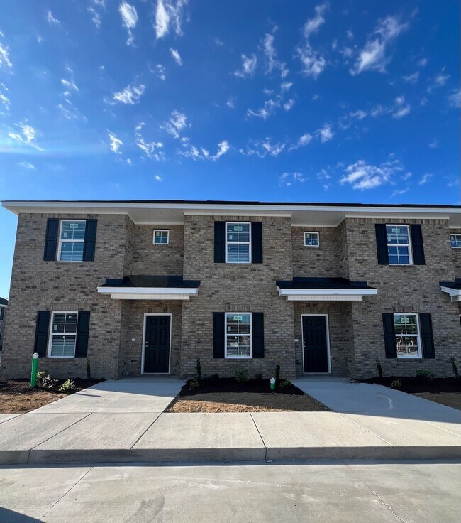 Building Photo - 2BR/2.5BA Townhouse