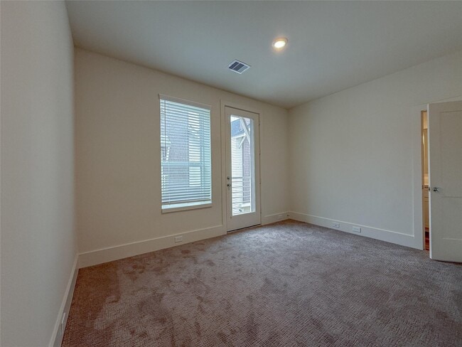 Building Photo - 881 Rachel St