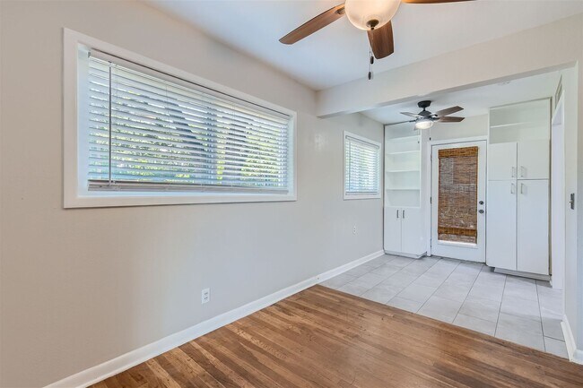 Building Photo - House for Lease in Travis Heights!