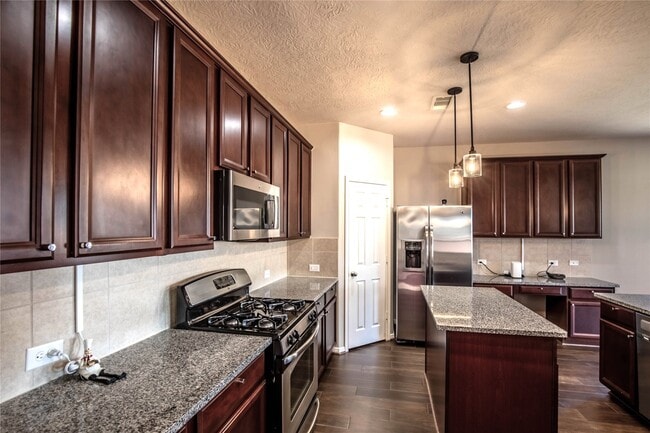 Building Photo - 2802 Silhouette Bay Dr