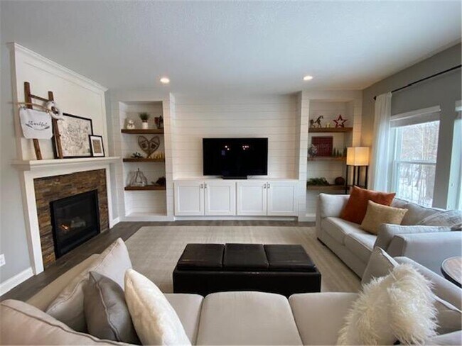 Building Photo - 5596 Orchard Cove