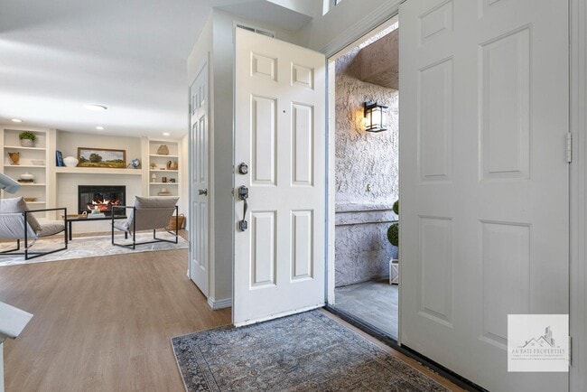 Building Photo - 805 E Buckhill Rd