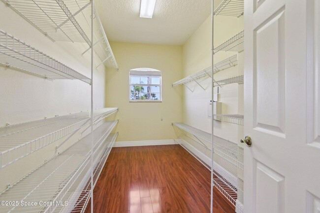 Building Photo - 929 Hialeah St