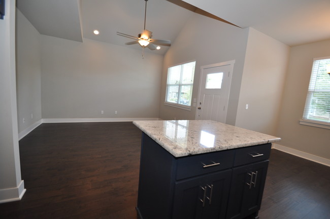 Building Photo - 2035 S Florida Way