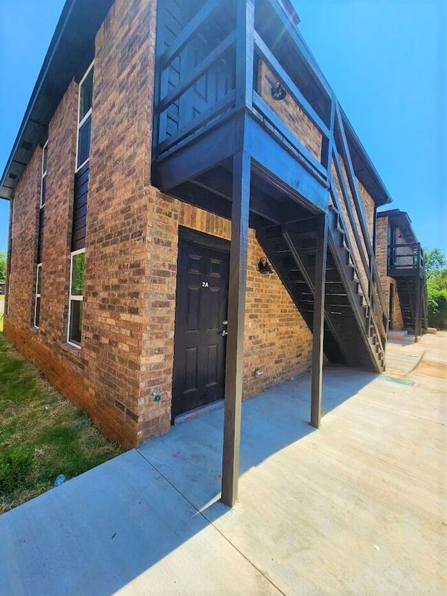 Building Photo - New 3 Bed 2 Bath Duplexes SW 40th & Shield...