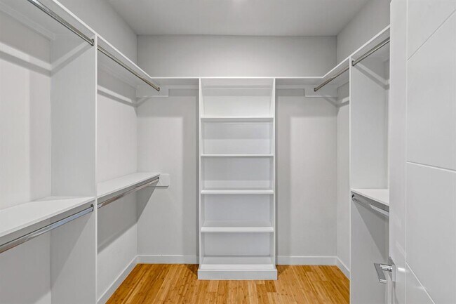 Building Photo - 5605 Sunshine Dr