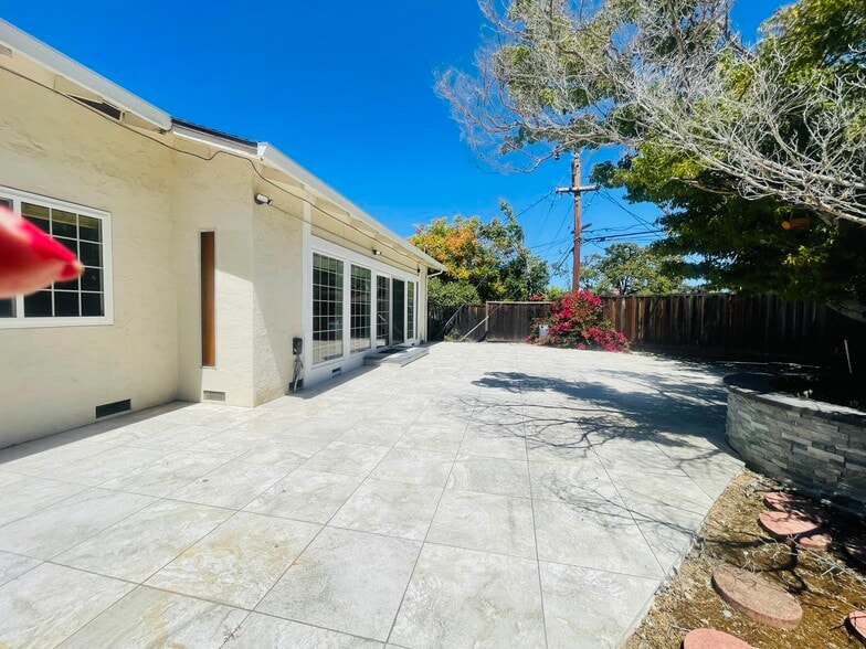 Building Photo - 1150 Stafford Dr