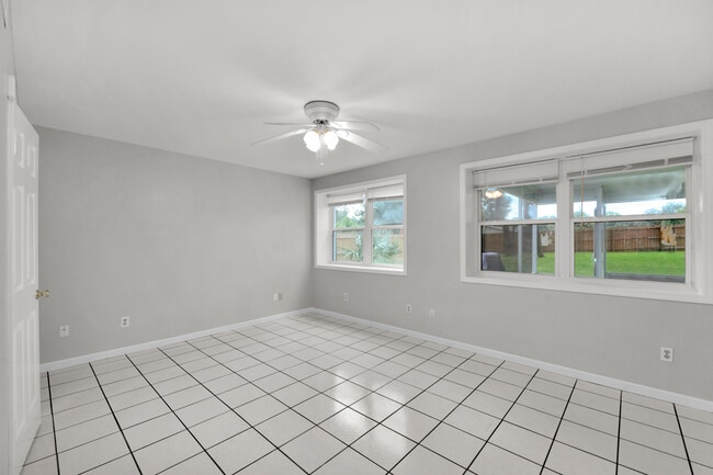 Building Photo - 20 Dogwood Ln