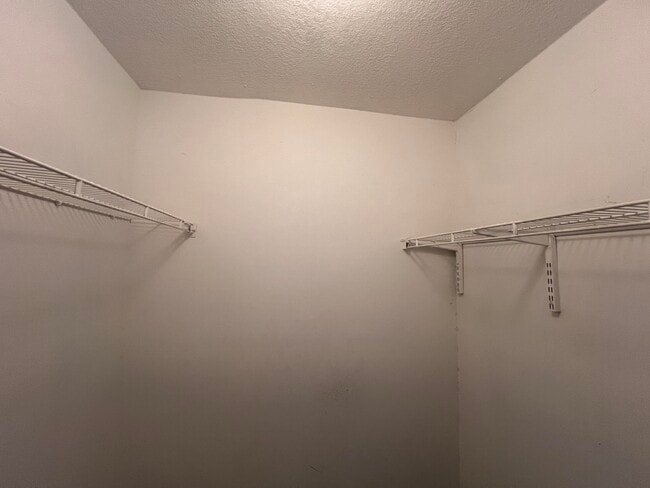 Building Photo - 5202 Bayside Dr