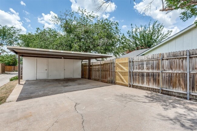 Building Photo - 2126 Trellis Pl