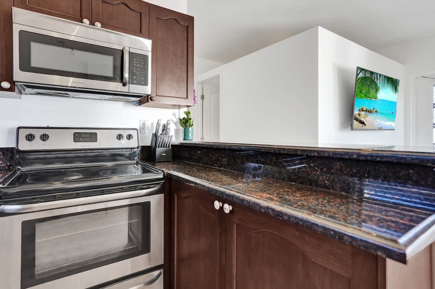 Building Photo - 333 Walnut St