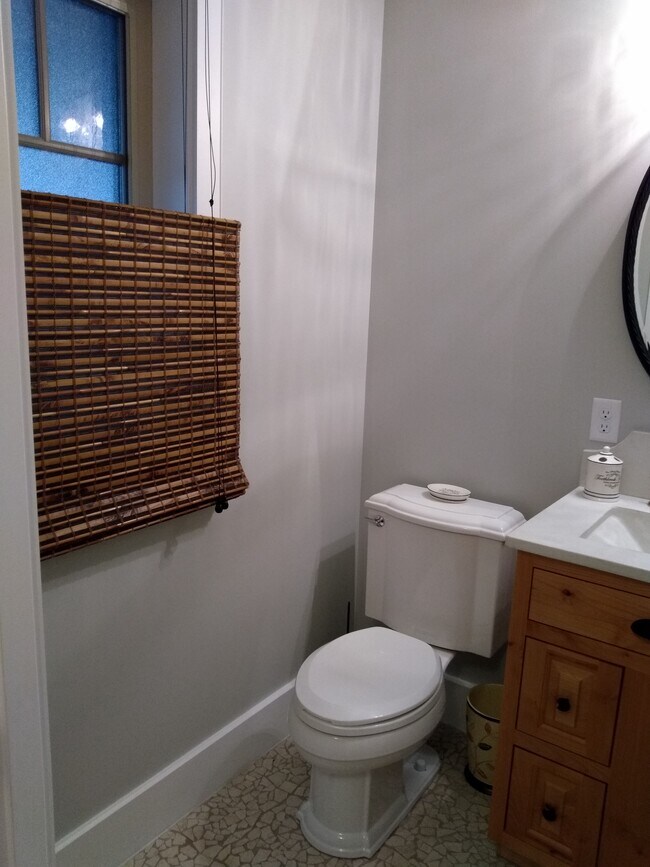 Building Photo - 21253 Lake George Blvd