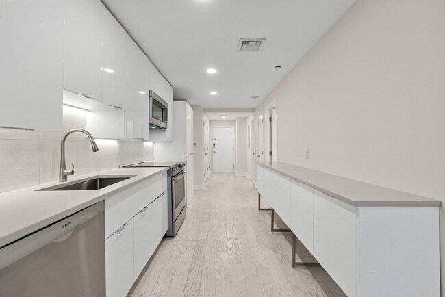 Building Photo - 689 Marin Blvd