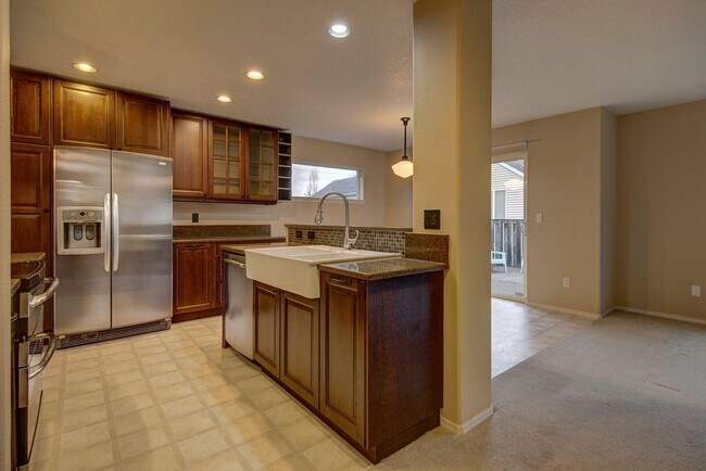 Building Photo - Bethany Single Family Home 4 Bed + Office 2.5 Bath!