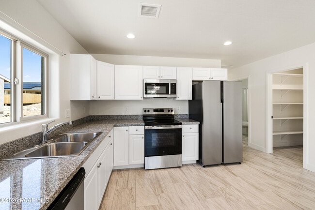 Building Photo - 6201 N Reata Dr
